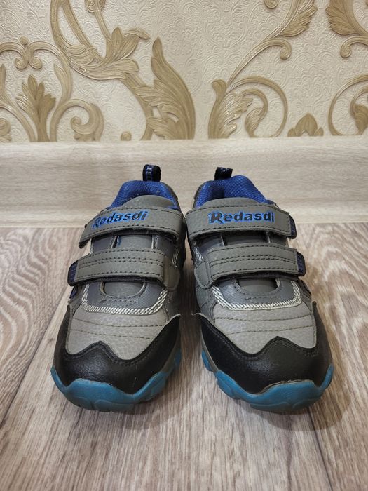 Кроссовки детские