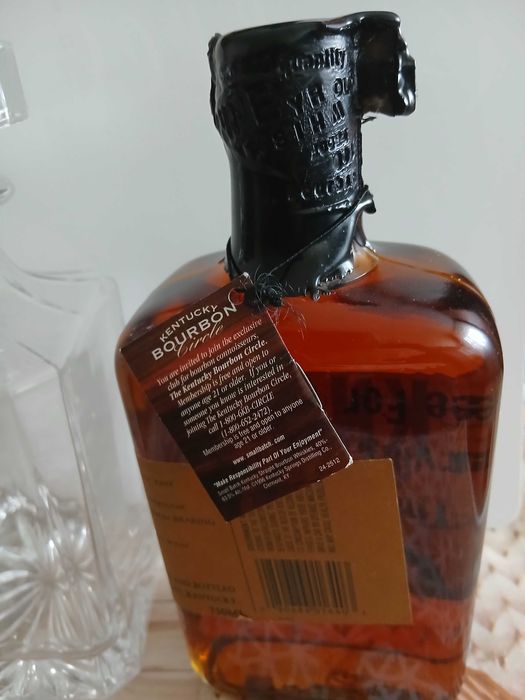 Set whisky decantor cu bourbon- 750 ml