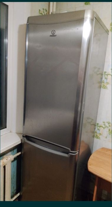 Отдам даром холодильник