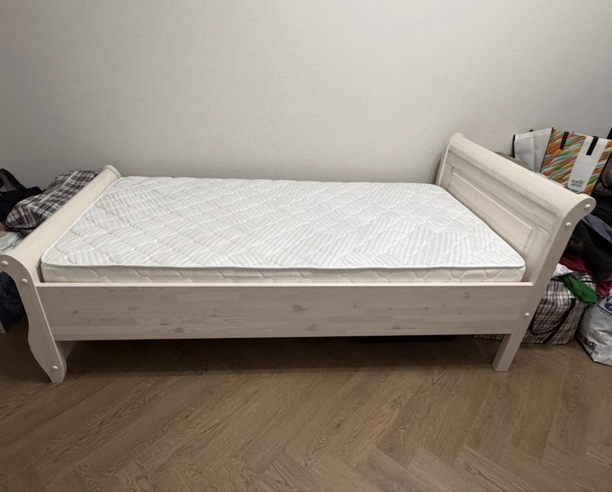 Продам кровать с матрасом