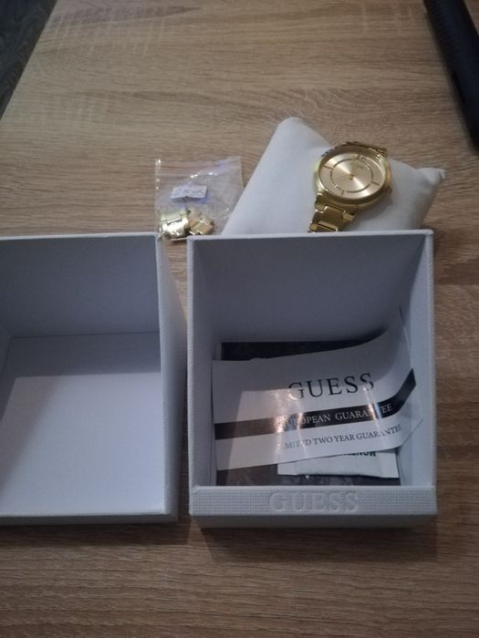 часовник Guess метална верижка