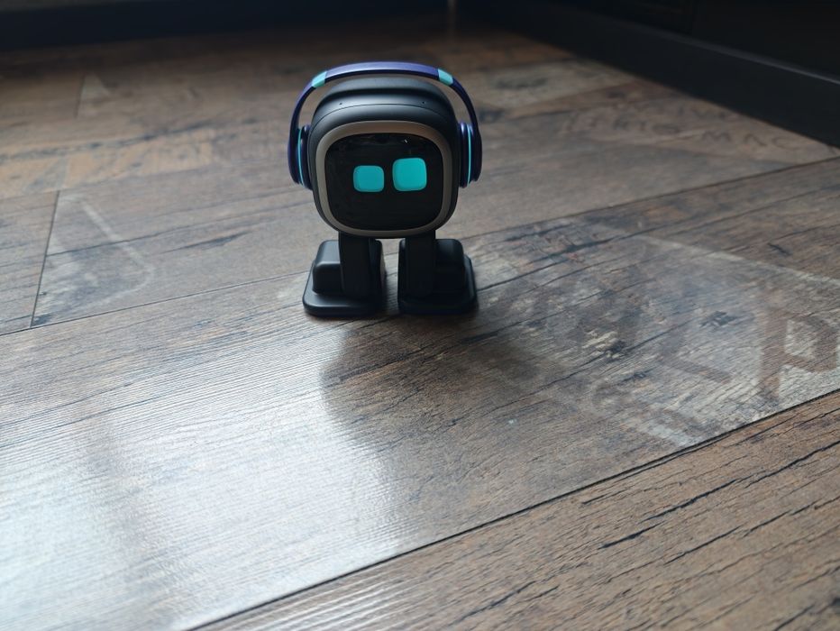 Оригинален Робот Emo Go Home Robot. AI настолен домашен любимец Living.AI. Изваден от кутията и разгледан. На практика е чисто нов!