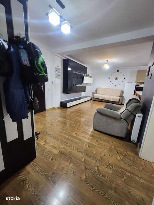 Apartament cu 3 camere, 61 mp, 2 balcoane, zona Florilor