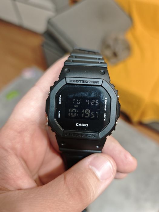 Casio DW-5600W чисто нов