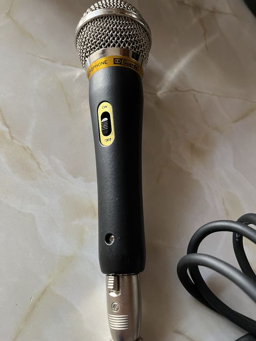 Microfon profesional cu fir cardioid dynamic