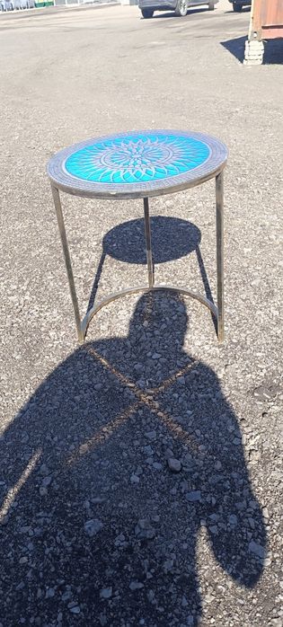 Столик. Стол. Мебель для гостиной.