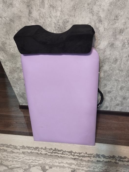 Продам кушетку с подушкой