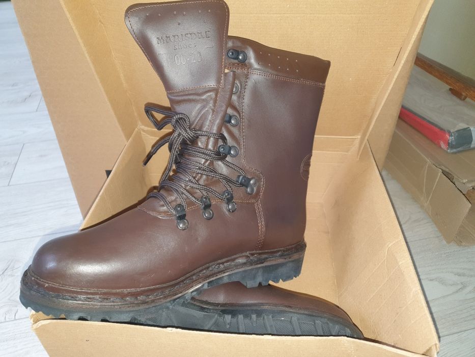 Bocanci din piele naturala