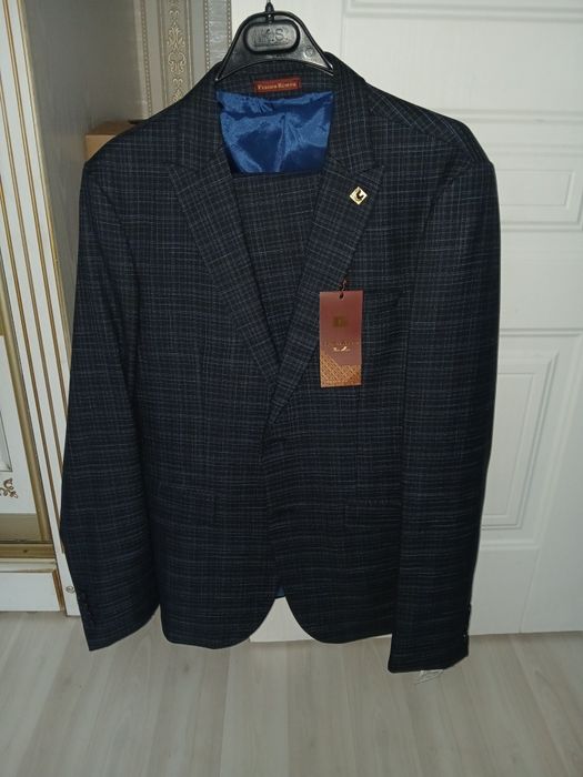 Продам новый костюм