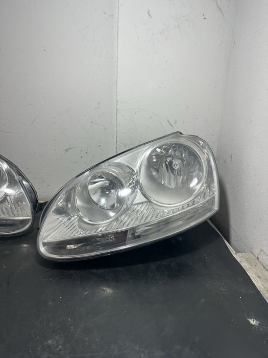 Far stanga far dreapta Volkswagen Vw Jetta Golf 5