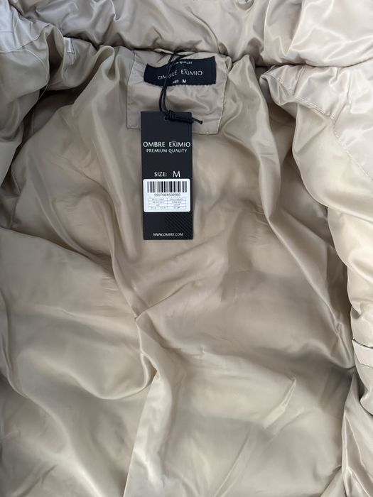 Geaca matlasată pentru bărbați cu luciu și guler înalt