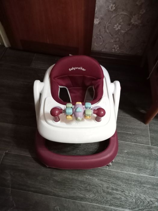 Продам ходунки для малышей