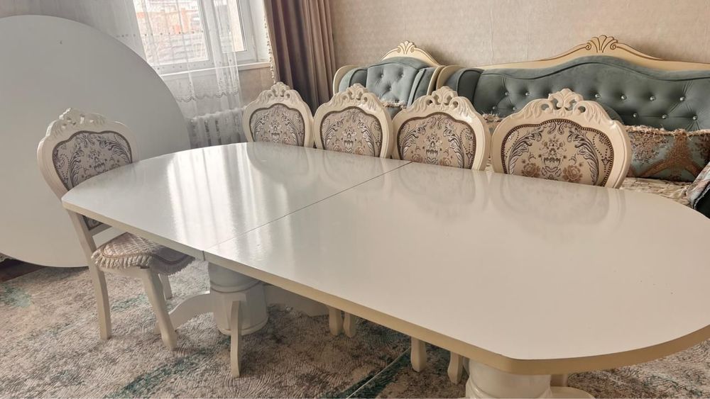 Стол и стулья для гостинной!