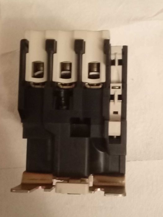 Telemecanique LC1 D6511 / Schneider 65A трифазен контактор