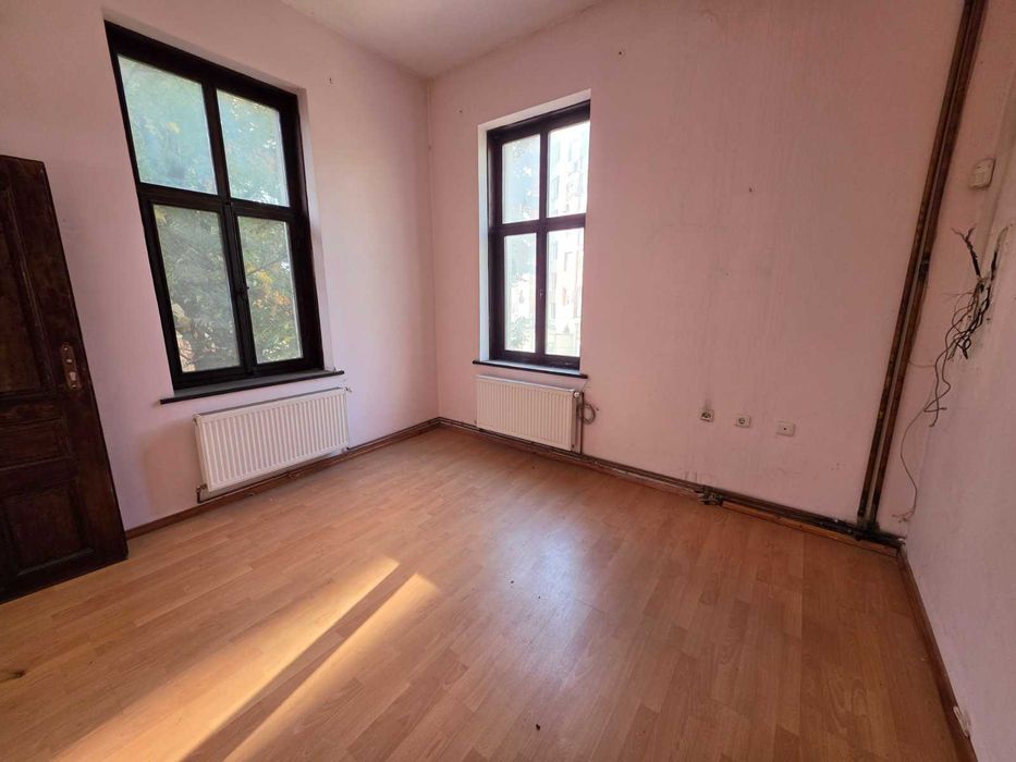 Дава се под наем Магазин в Казанлък - 390 кв.м за 800 € - Снимка #12