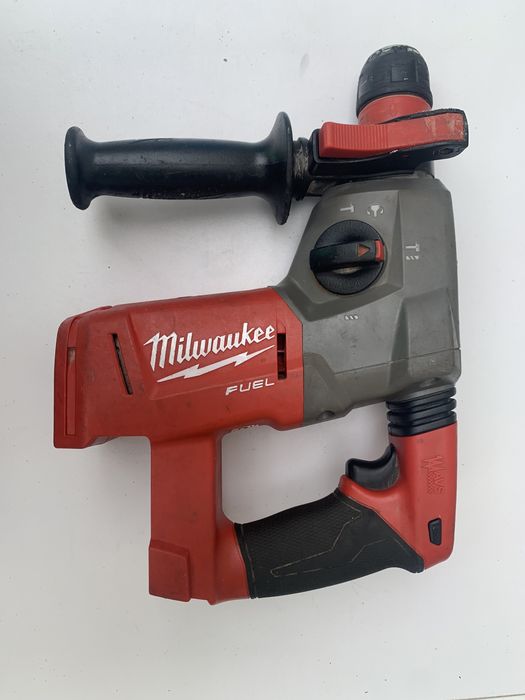 Milwaukee M18 CHX /перфоратор