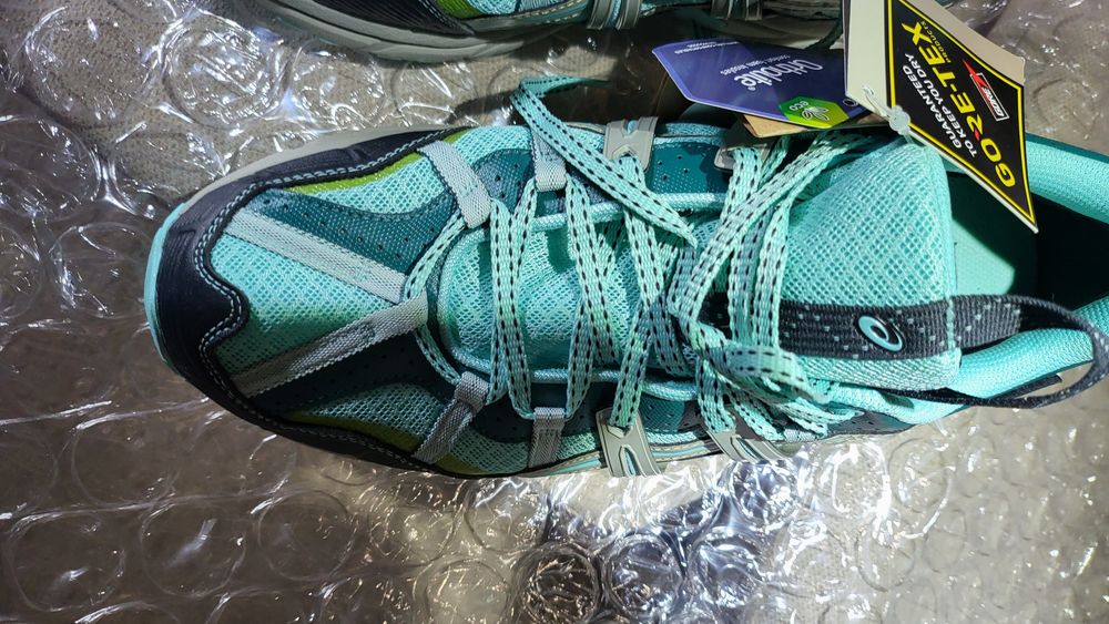 Чисто нови туристически маратонки Asics Gore-Tex 44.5