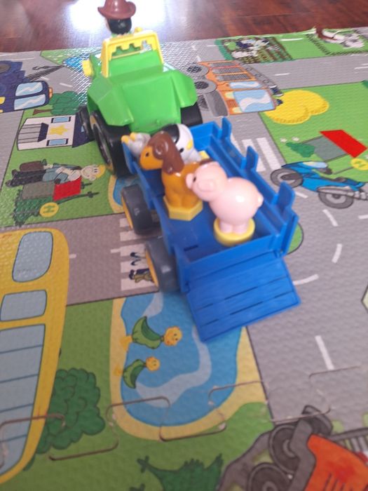 Фермер музикален и с три животни .