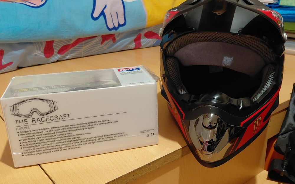 Каска с очила за мотокрос