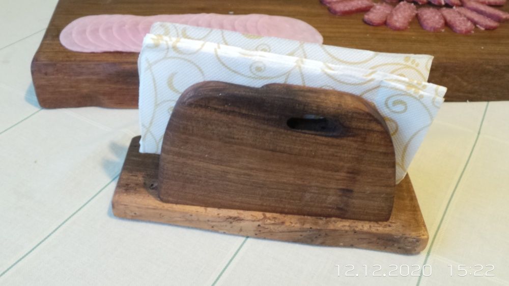 Орехови дъски за рязане и сервиране