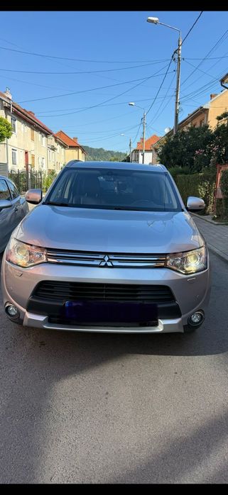 Mitsubishi Outlander Mitsubishi Outlander PHEV 2.0 Plug-in Hybrid 4WD – 2015 – Piele, Trapă