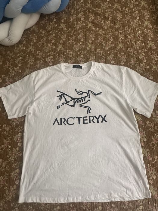 Футболка Arcteryx белого цвета,размер XL