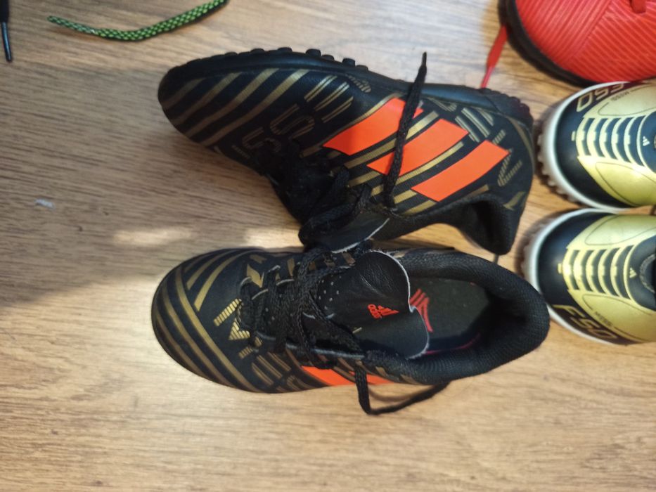 Футболни обувки и стоножки