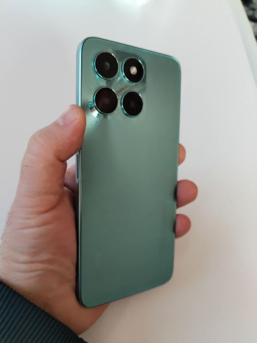 Honor x6a с гаранция - като НОВ