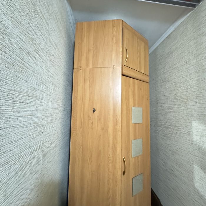 Шкаф угловой, стоял в прихожей