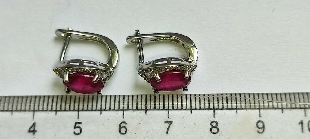Серебряный комплект (кольцо и сережки) с камнями РУБИН