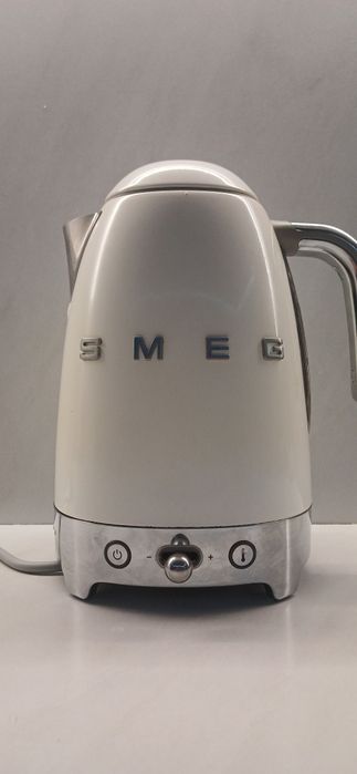 Чайник SMEG молочный в оригинале