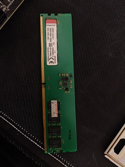 Срочно дешево ОЗУ Kingston 16GB 5600 MHz отдам риже рынка
