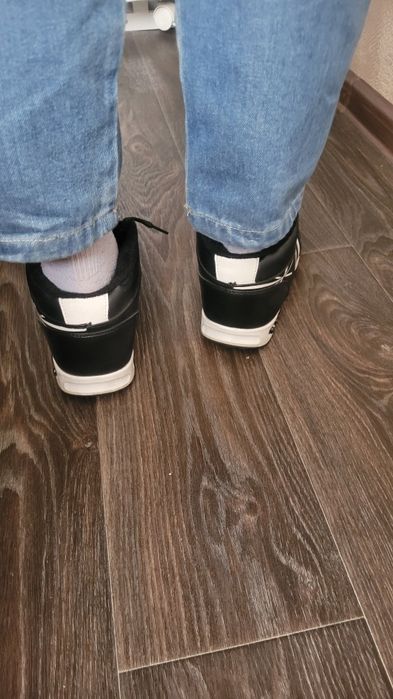 Распродажа демисезонных кроссовок