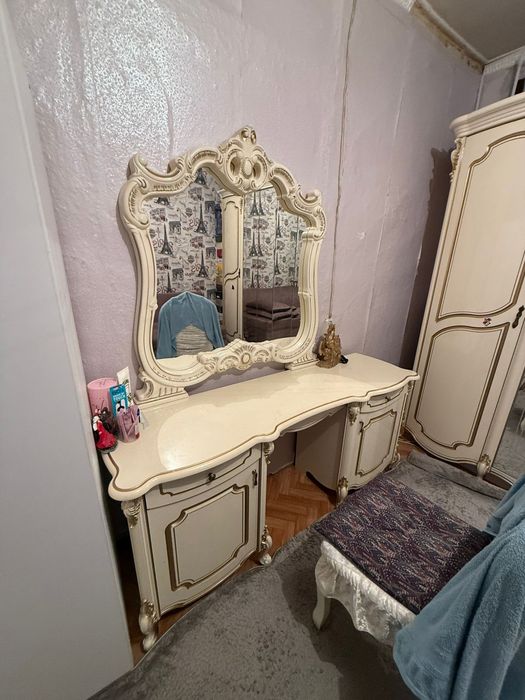 Срочно продам спальный гарнитур.