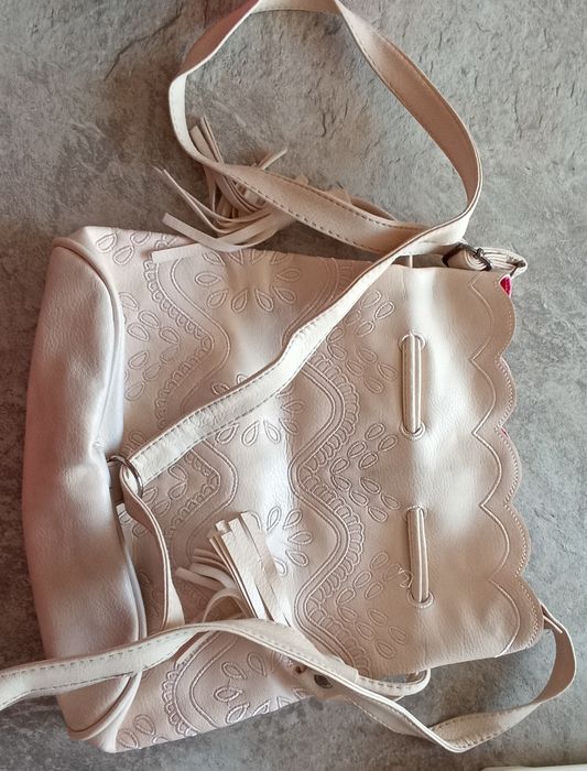 Дамски чанти-спортни и елегантни