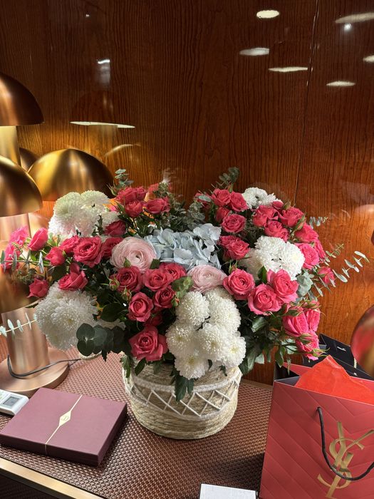 Цветы в корзине