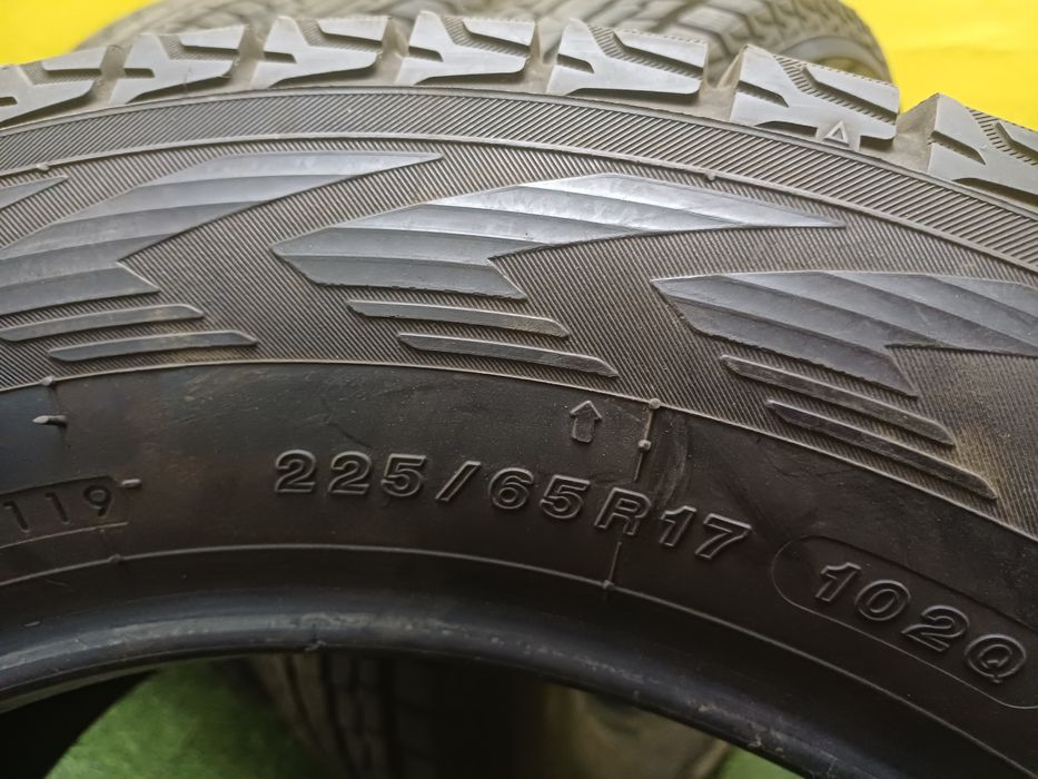 Шины 225/65 R17 YOKOHAMA комплект.