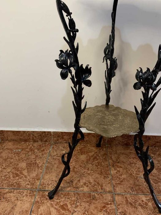 Masuta din fier vintage