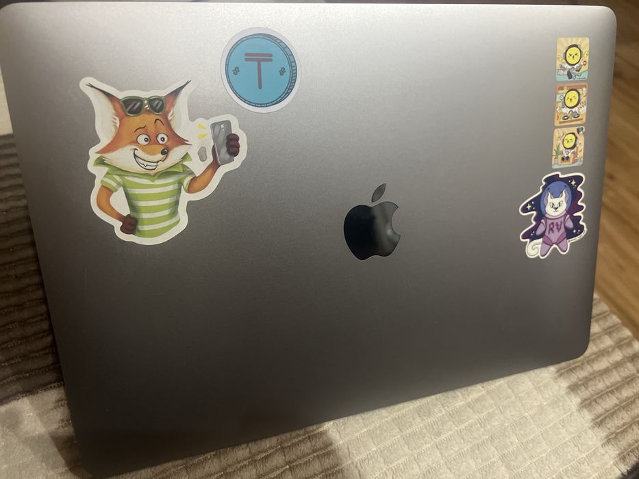 MacBook air M1 16 озу  256 гб