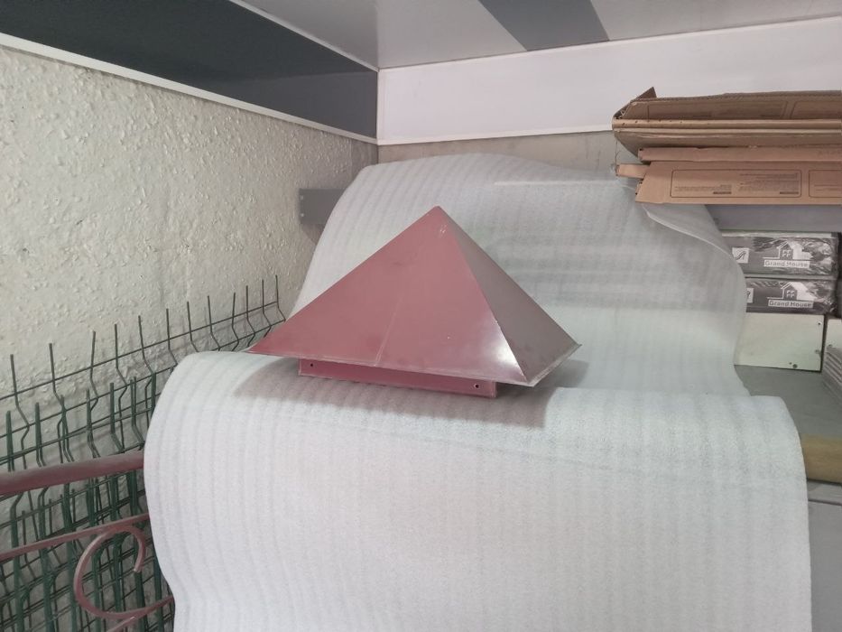 Пики металлические для столбов забора