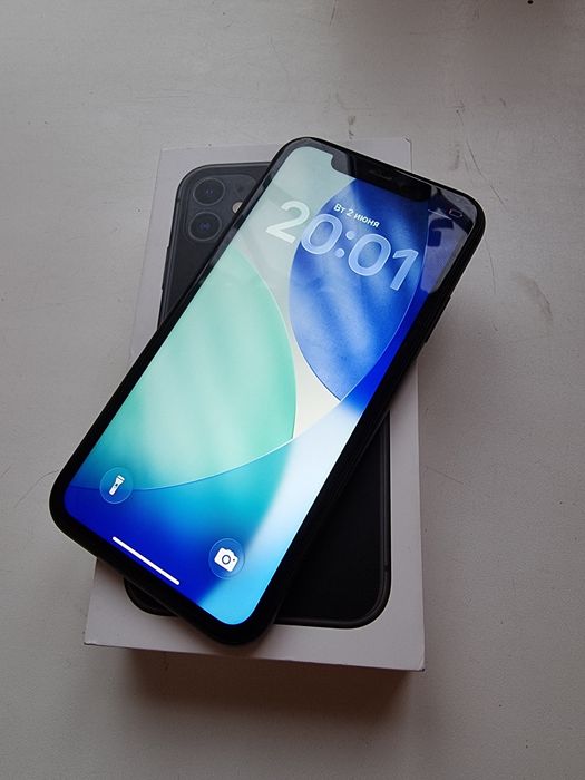Продам 11 айфон  128 гб