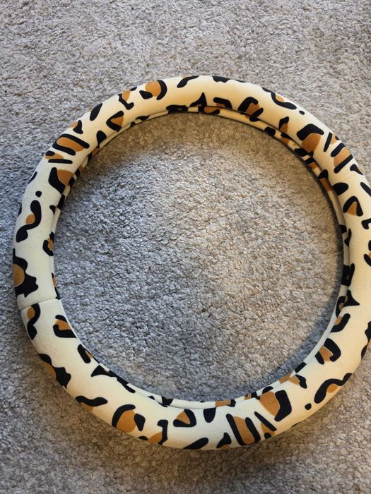 Husa volan  stil leopard noua