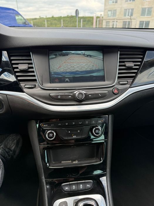 Închiriez Opel Astra 2019