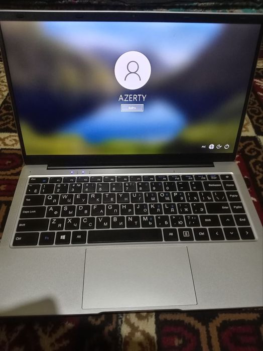 Noutbook ofisnoy sotiladi