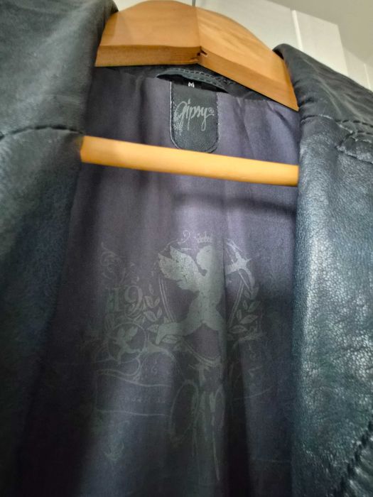 Тъмно синьо яко от естествена кожа