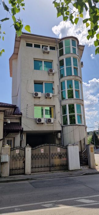 De închiriat clădire-zona centrală, 495 mp