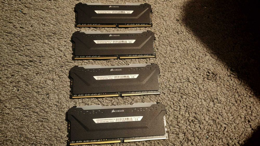 Рам памет Corsair Vengeance RGB PRO 4x8GB 32GB 3200Mhz  DDR4