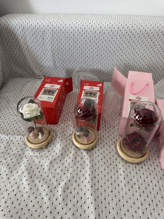 Ornament trandafiri, nou, pret pe bucata