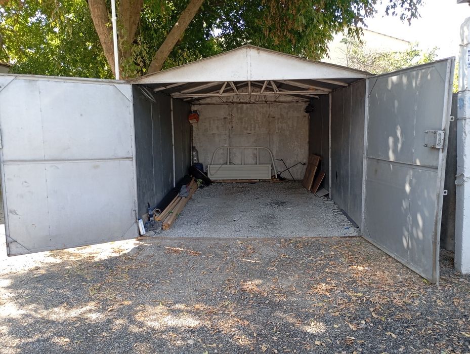 Гараж сотилади Болт гайка йечиб олинади размер 5/3