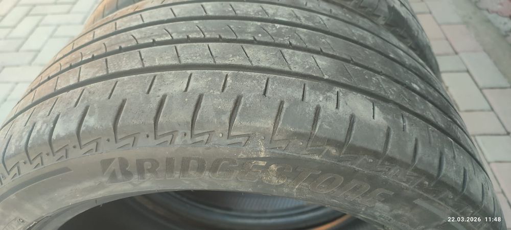 Продам летние шины 235/45/18